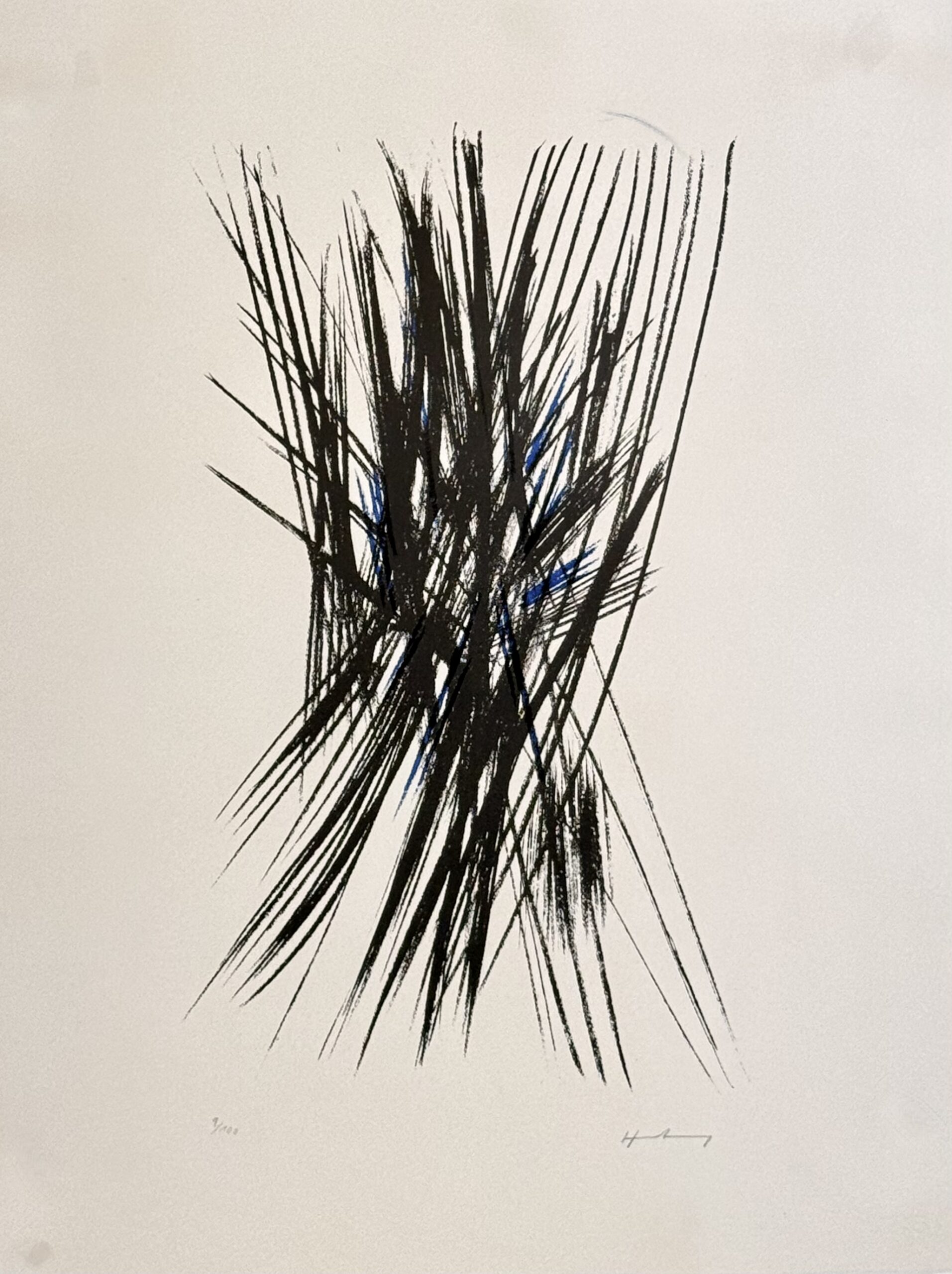 Hans Hartung (1904-1989) Composition L24, 1957 Lithograph on BFK Rives paper. Signée à la main au crayon en bas à droite. Numéroté au crayon 9/100 en bas à gauche Avec filigrane BFK Rives dans la marge inférieure droite.