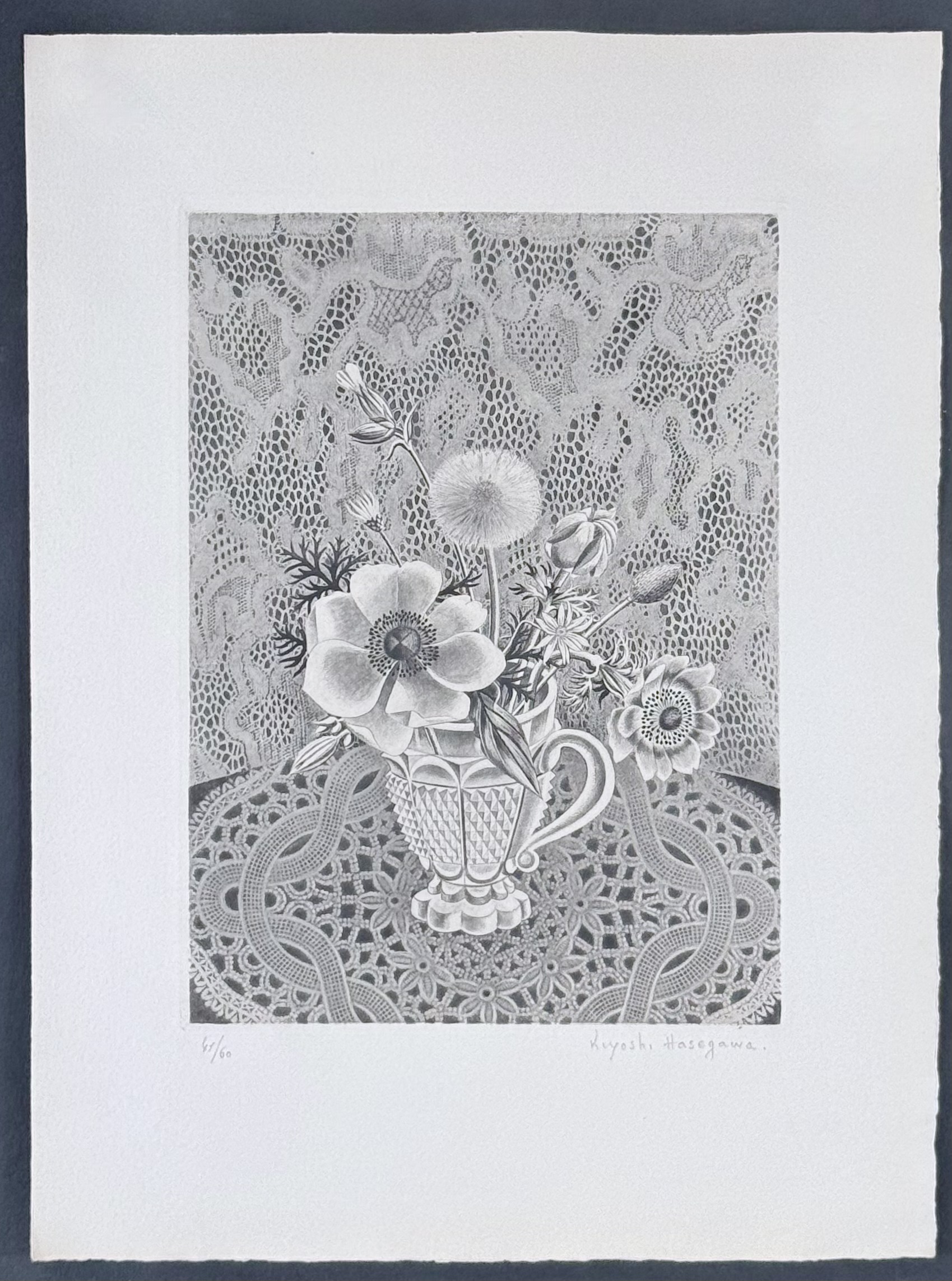 Kiyoshi Hasegawa : Anémones et fleurs de champs dans un verre a facettes, 1945 (Hand Signed) - Image 3